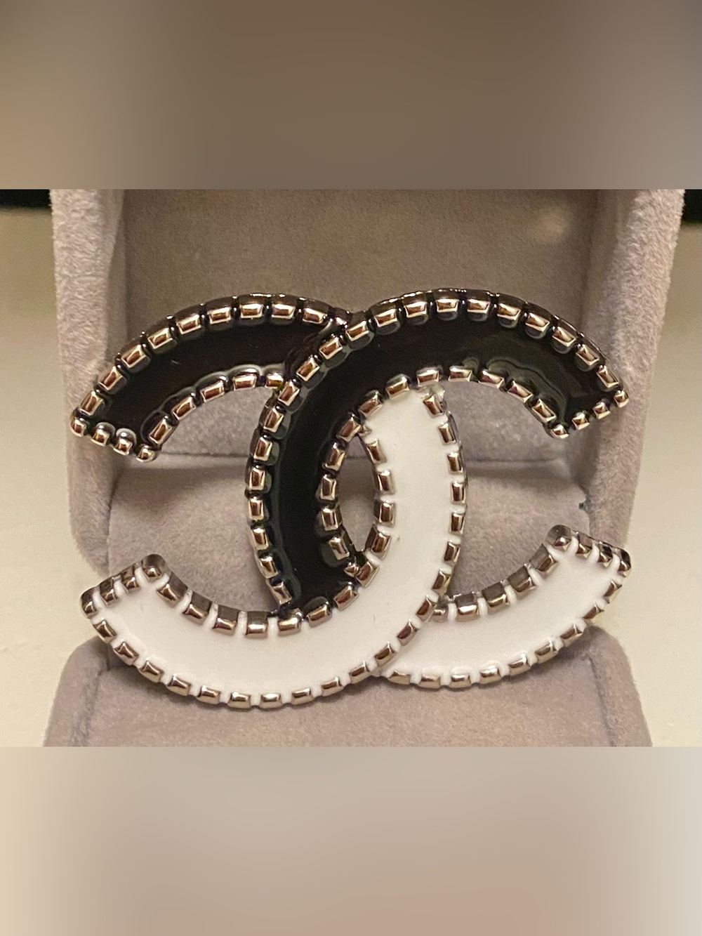 Fashion Jewelry Black/White/ Silver Enamel Interlocking C-C
Luxury Brooch Large